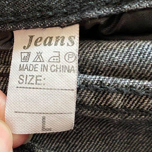 3/$20 Butterfly Embroidered jeans - Picture 5 of 5